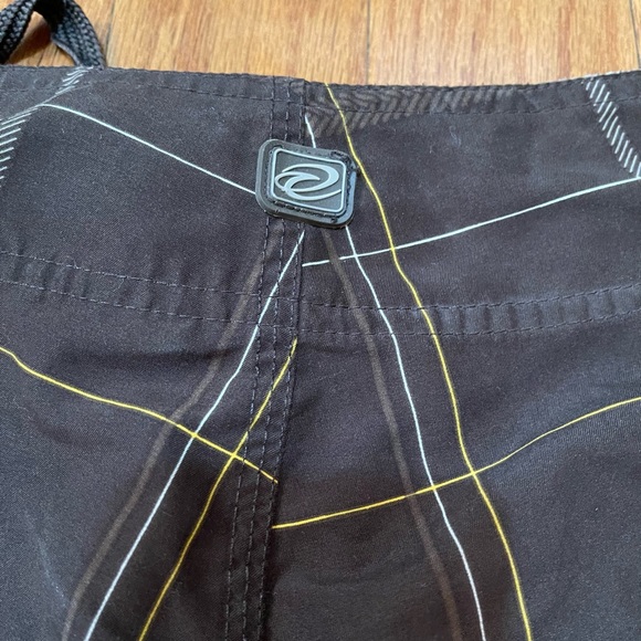 Ocean Core Board Shorts - Picture 3 of 6